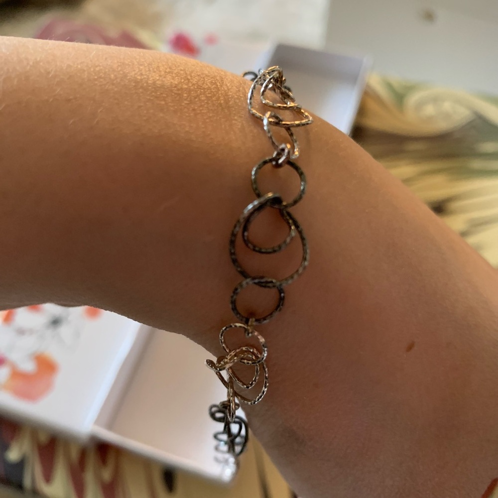 Magnolia handcrafted silver bracelet - Picture 3 of 4